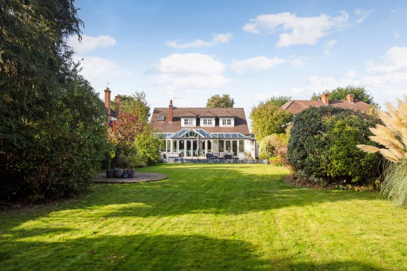 5 bedroom property for sale in Rydens Avenue, WaltonOnThames, KT12