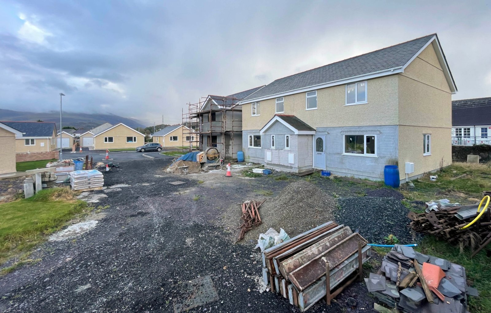 3 bedroom property for sale in Cae'r Eglwys, Llanrug, Caernarfon, LL55