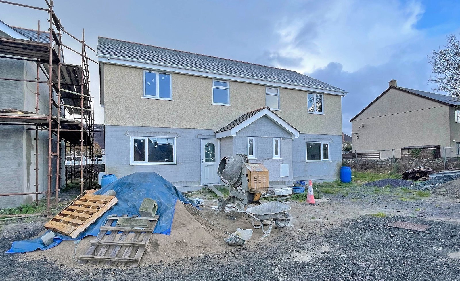 3 bedroom property for sale in Cae'r Eglwys, Llanrug, Caernarfon, LL55