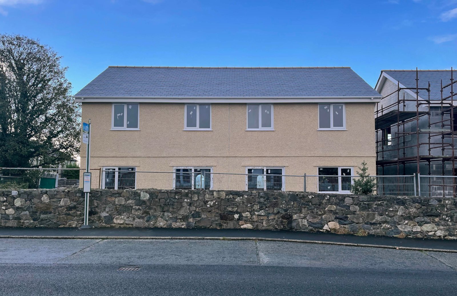 3 bedroom property for sale in Cae'r Eglwys, Llanrug, Caernarfon, LL55