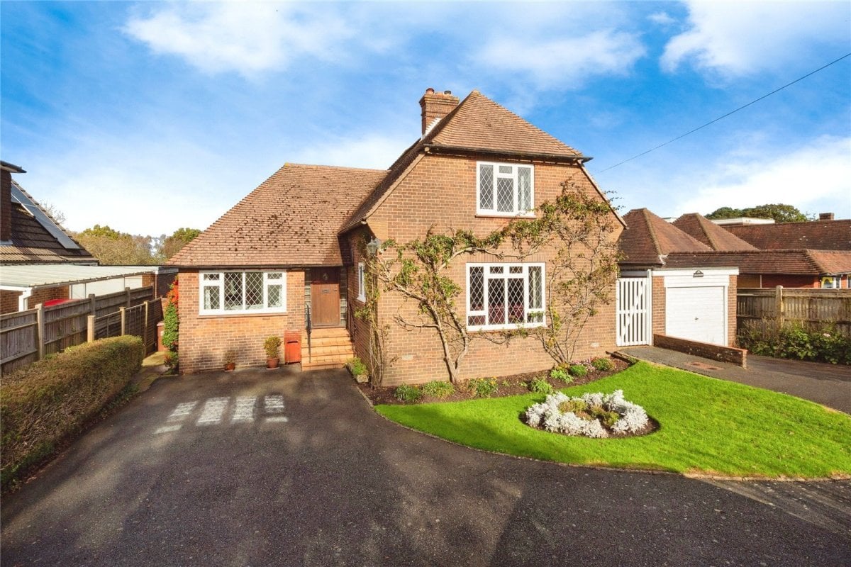 4 bedroom property for sale in Burwash Road, Broad Oak, Heathfield