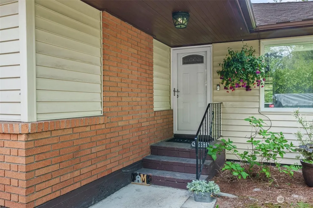 11833 3rd Ave S, Burien, WA 98168
