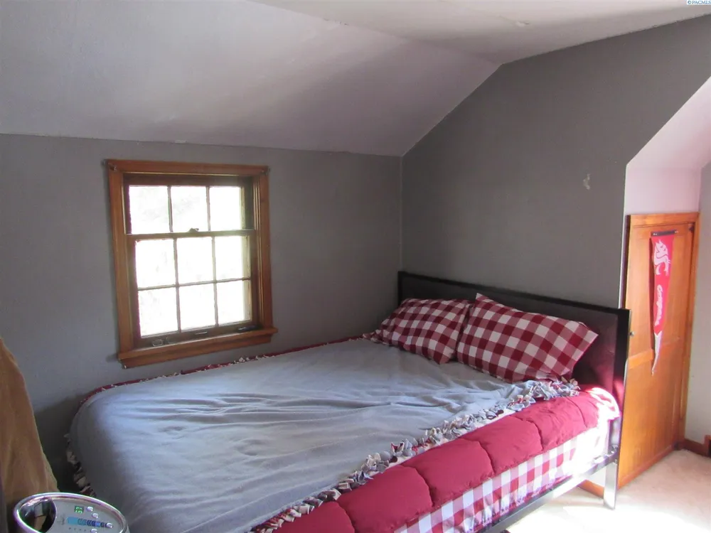 1016 E Main St, Pullman, WA 99163
