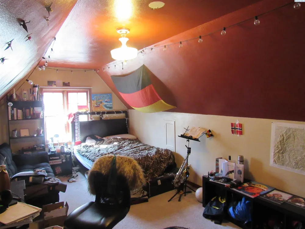 1016 E Main St, Pullman, WA 99163