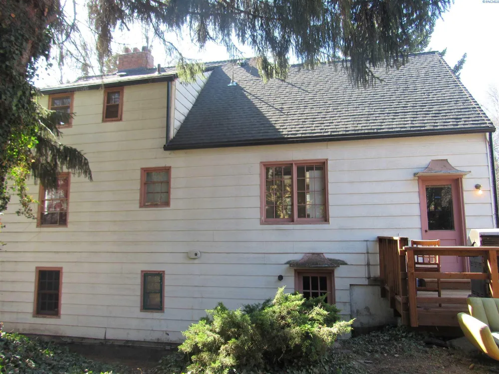 1016 E Main St, Pullman, WA 99163