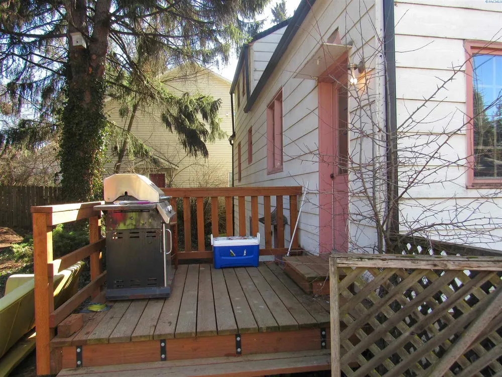 1016 E Main St, Pullman, WA 99163