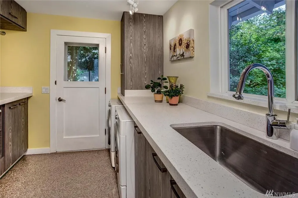 7704 88th Pl SE, Mercer Island, WA 98040