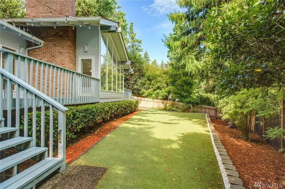 7704 88th Pl SE, Mercer Island, WA 98040