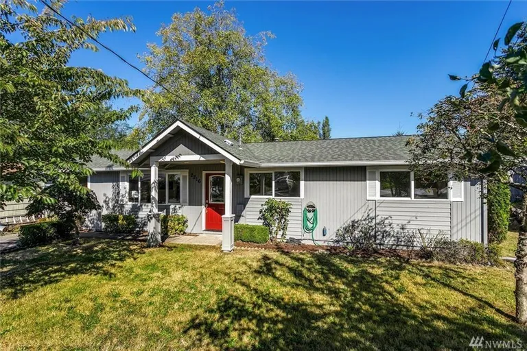 2216 SW 332nd St, Federal Way, WA 98023