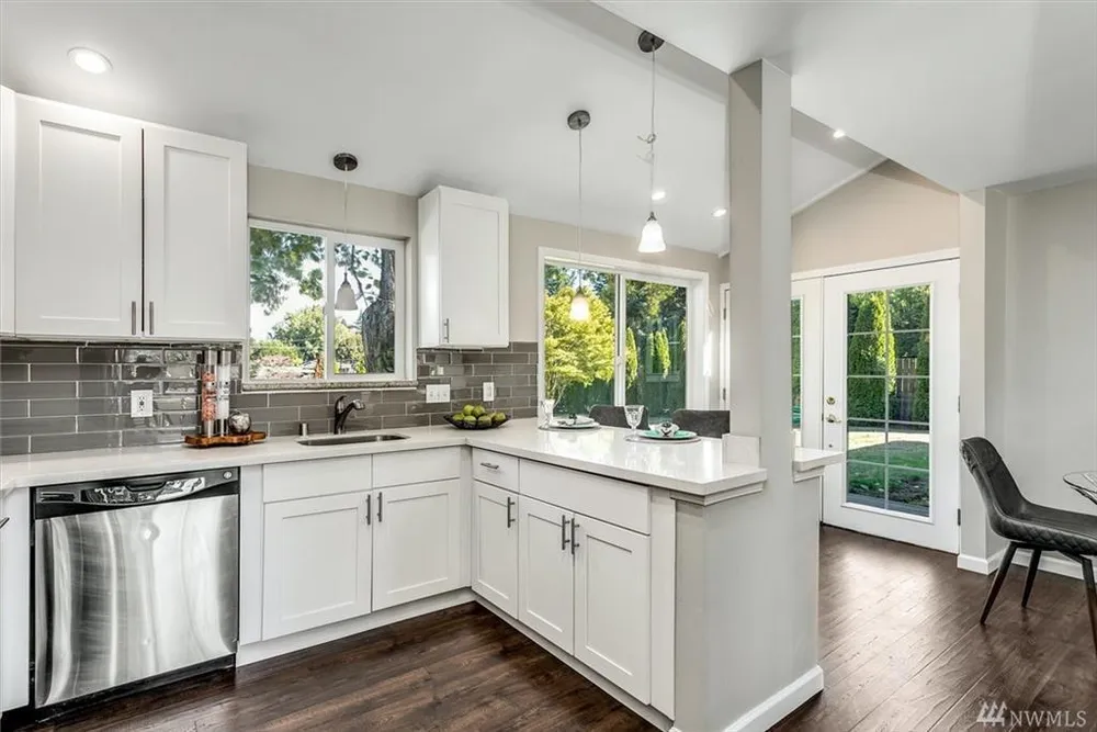 2216 SW 332nd St, Federal Way, WA 98023