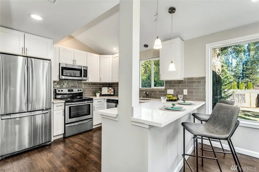 2216 SW 332nd St, Federal Way, WA 98023