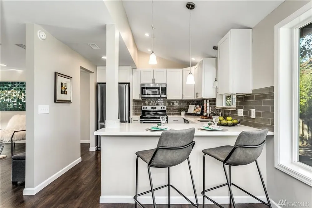 2216 SW 332nd St, Federal Way, WA 98023