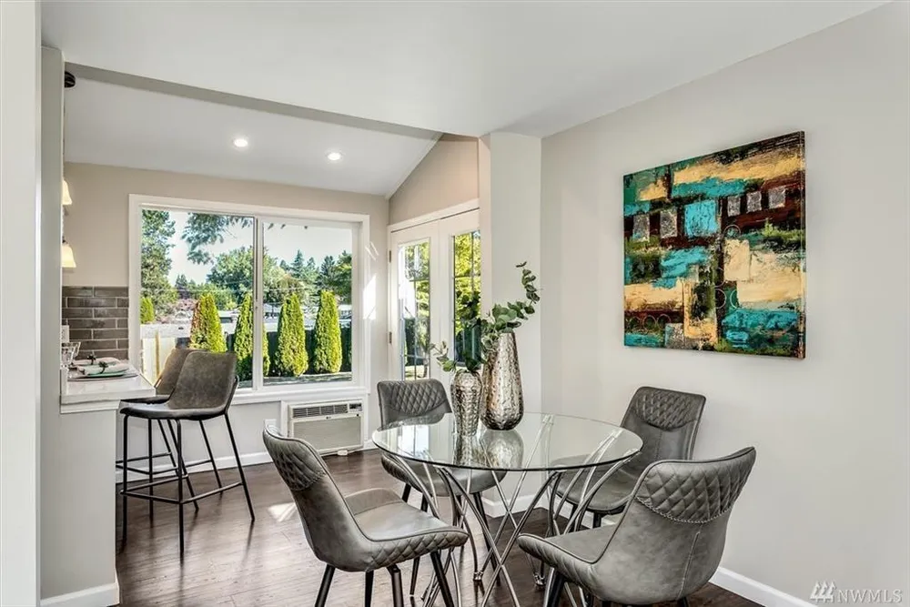 2216 SW 332nd St, Federal Way, WA 98023