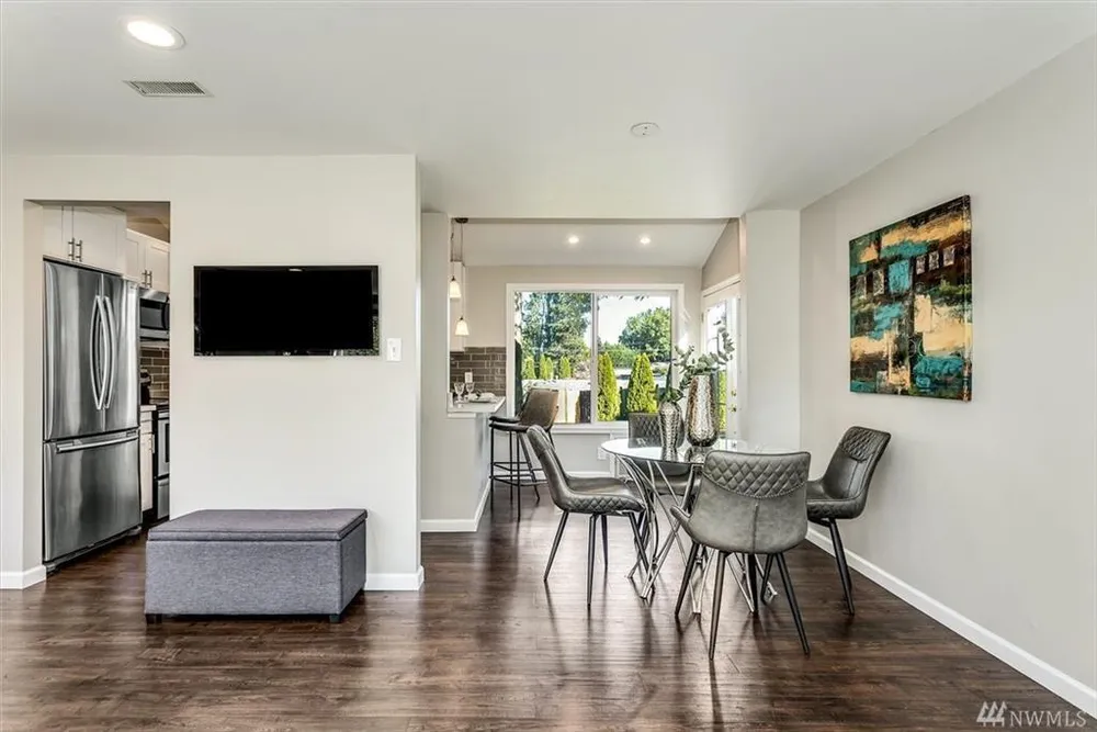 2216 SW 332nd St, Federal Way, WA 98023