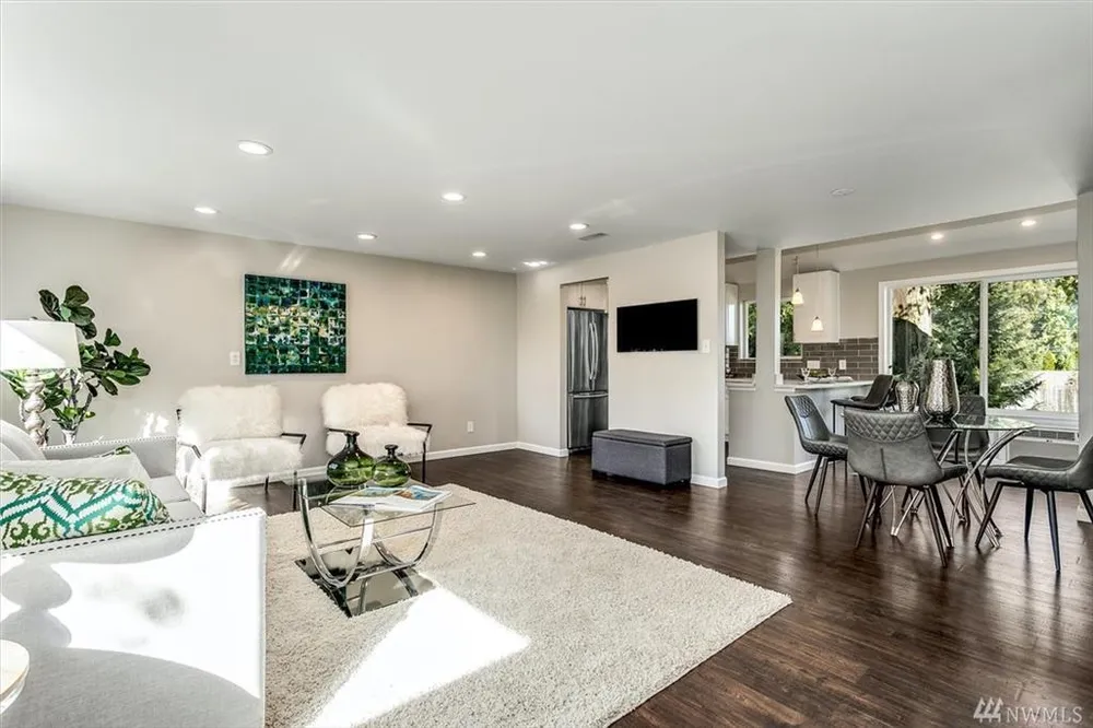 2216 SW 332nd St, Federal Way, WA 98023