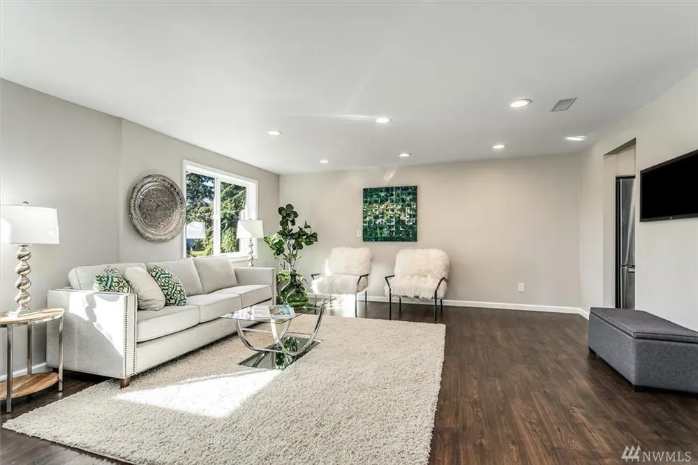 2216 SW 332nd St, Federal Way, WA 98023