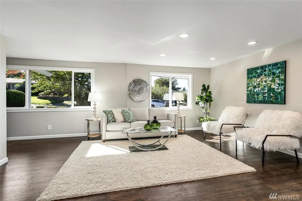 2216 SW 332nd St, Federal Way, WA 98023