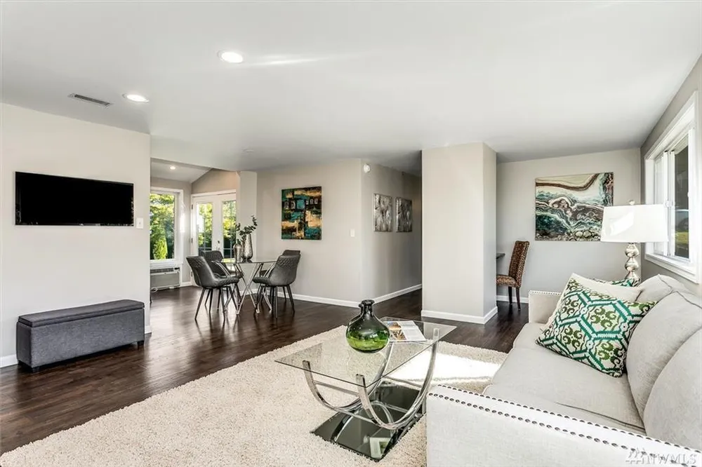2216 SW 332nd St, Federal Way, WA 98023