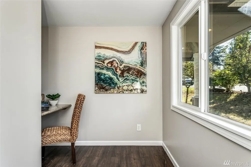 2216 SW 332nd St, Federal Way, WA 98023
