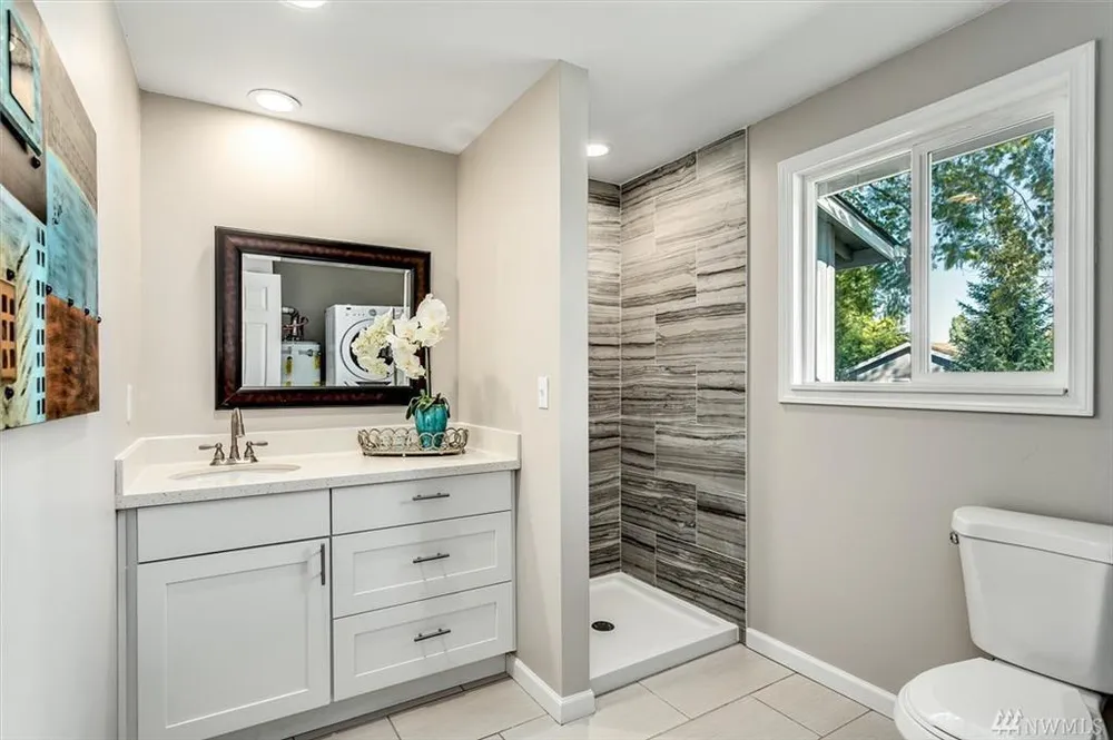 2216 SW 332nd St, Federal Way, WA 98023
