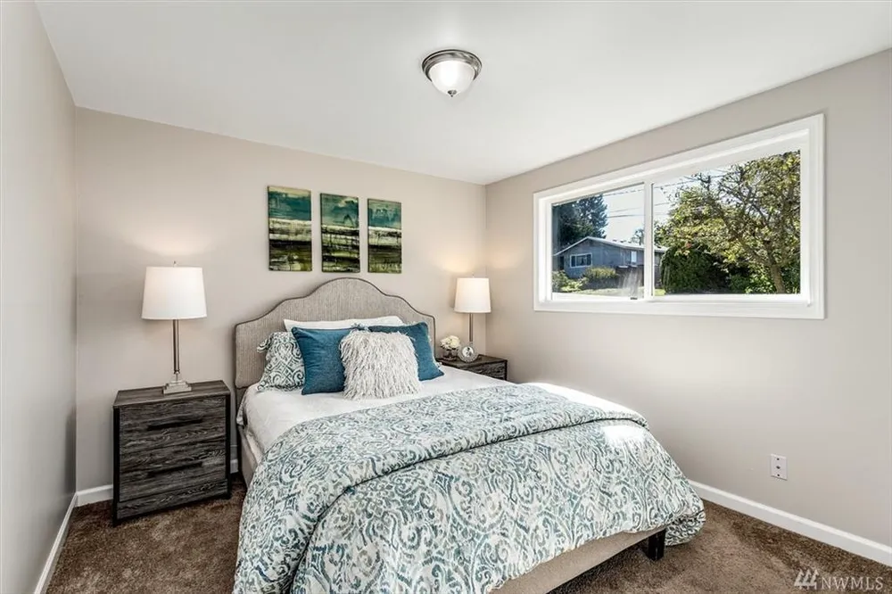 2216 SW 332nd St, Federal Way, WA 98023
