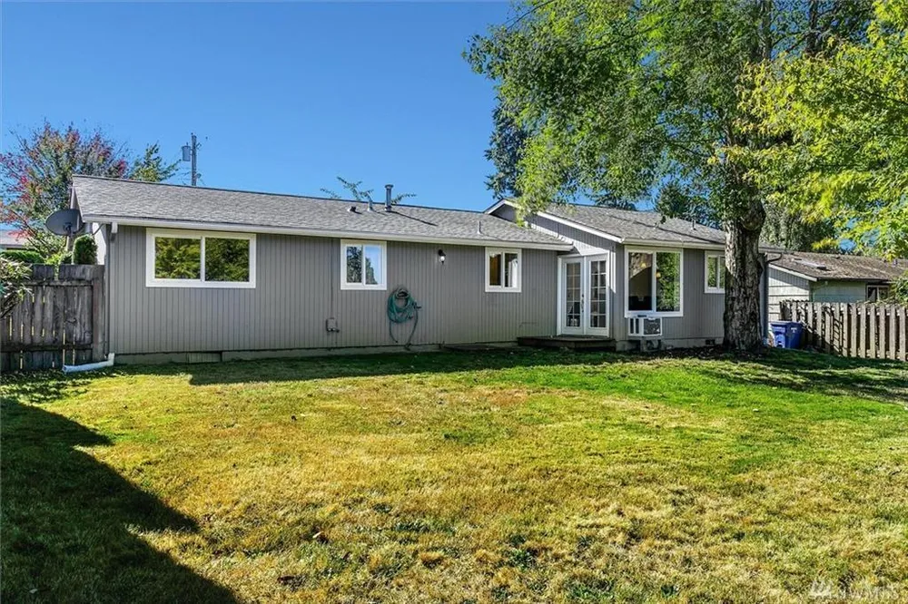 2216 SW 332nd St, Federal Way, WA 98023