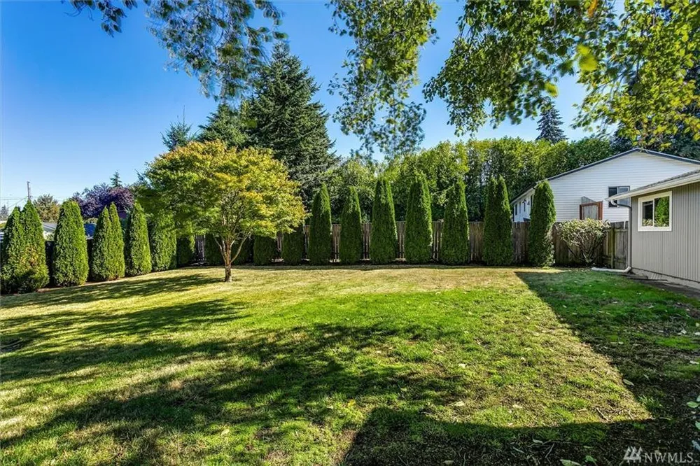 2216 SW 332nd St, Federal Way, WA 98023