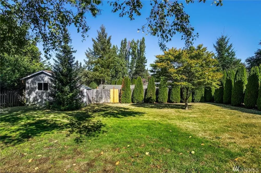2216 SW 332nd St, Federal Way, WA 98023