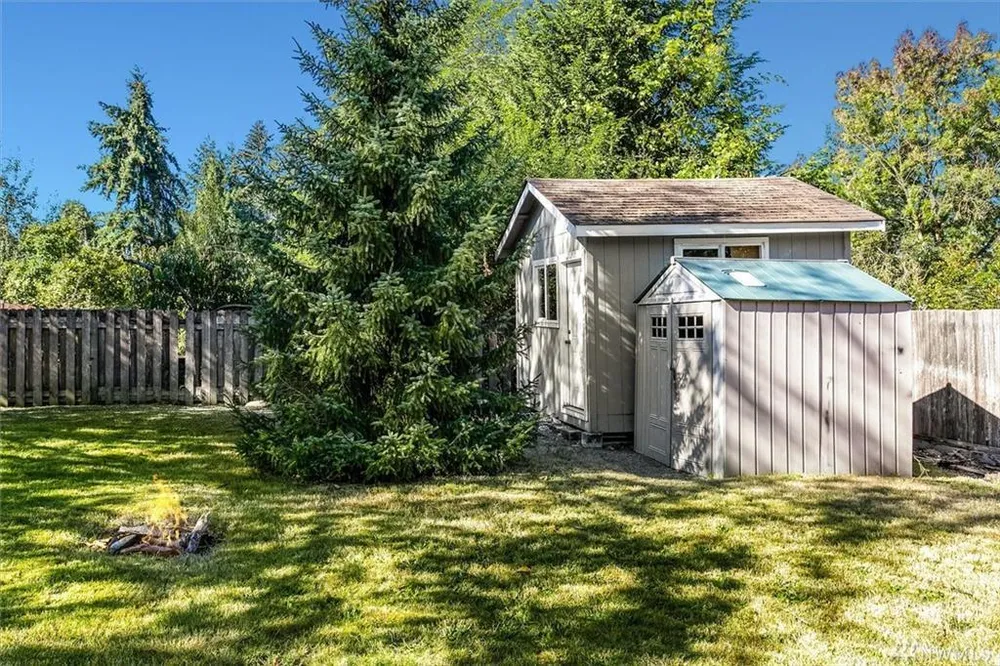 2216 SW 332nd St, Federal Way, WA 98023