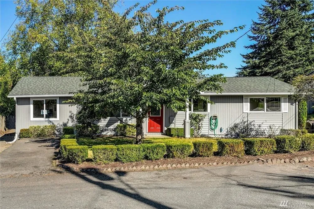 2216 SW 332nd St, Federal Way, WA 98023