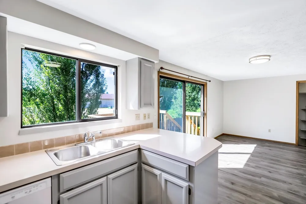 10003 N Stevens Ln, Spokane, WA 99218