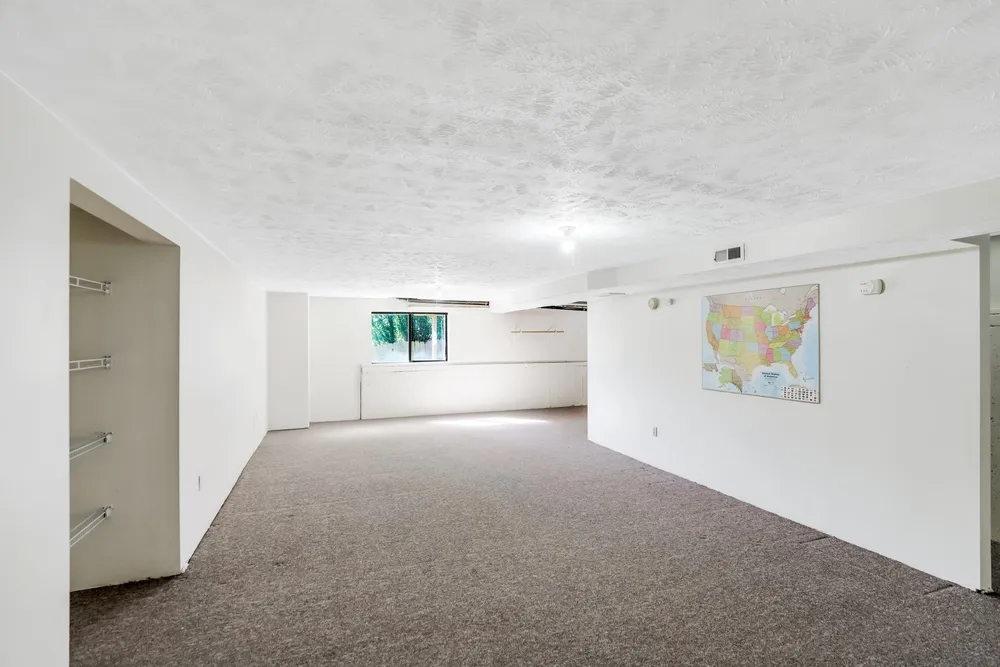 10003 N Stevens Ln, Spokane, WA 99218