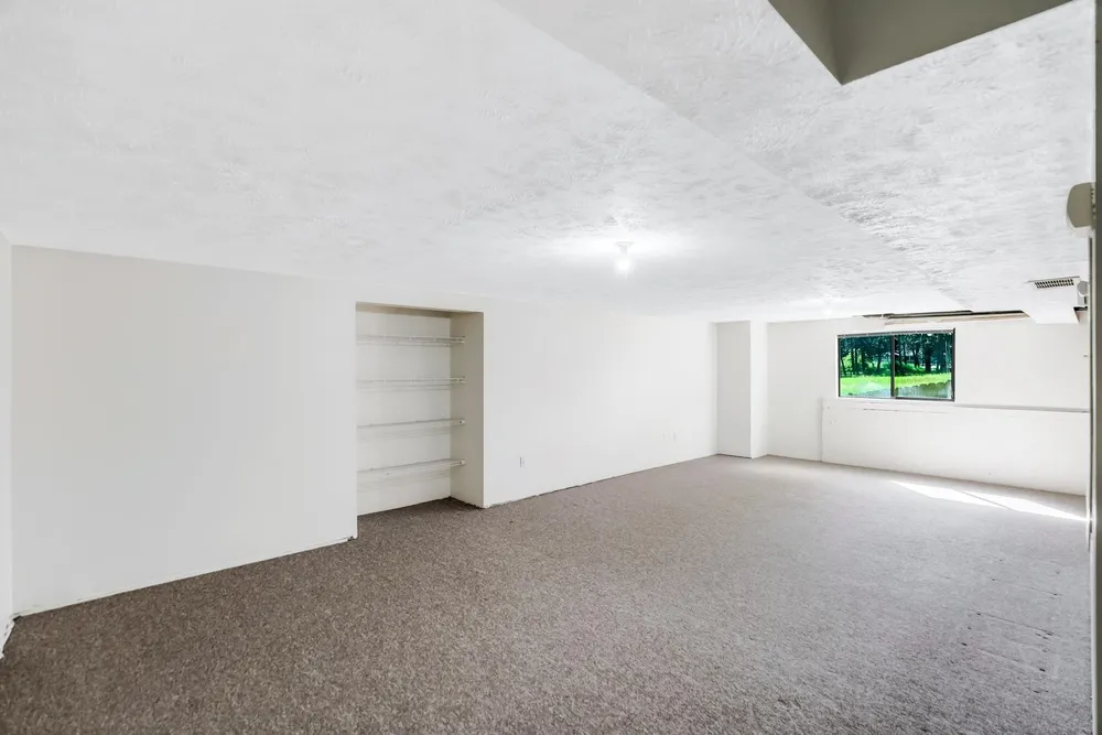 10003 N Stevens Ln, Spokane, WA 99218