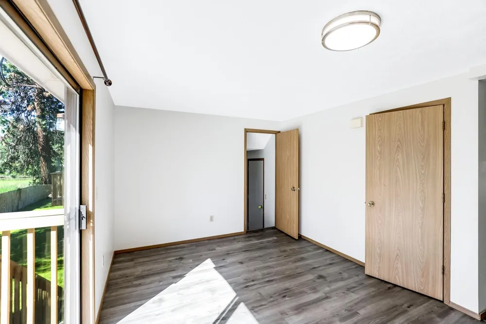 10003 N Stevens Ln, Spokane, WA 99218