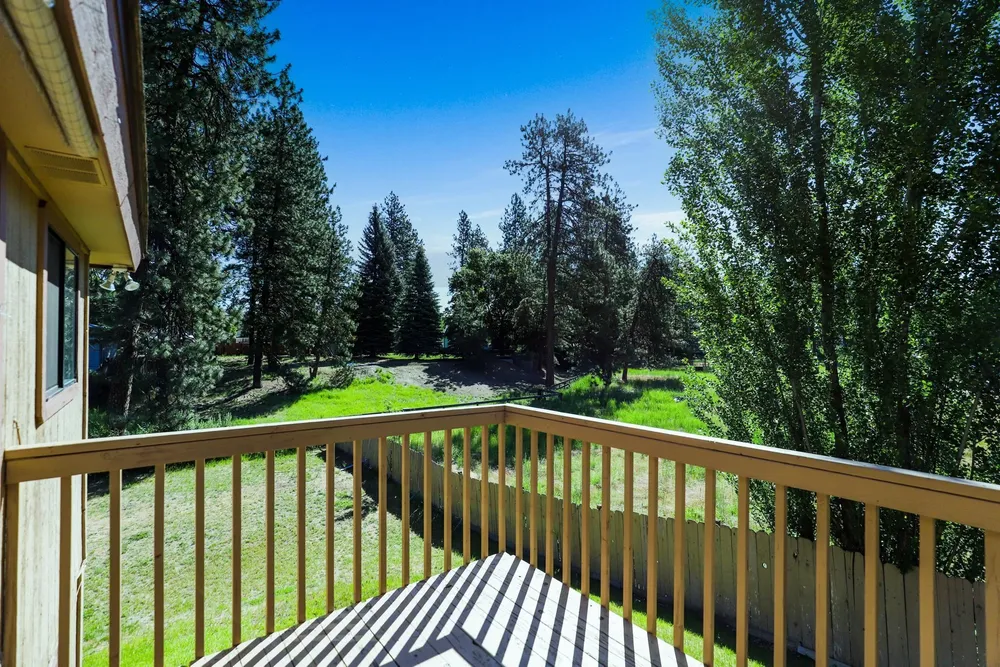 10003 N Stevens Ln, Spokane, WA 99218