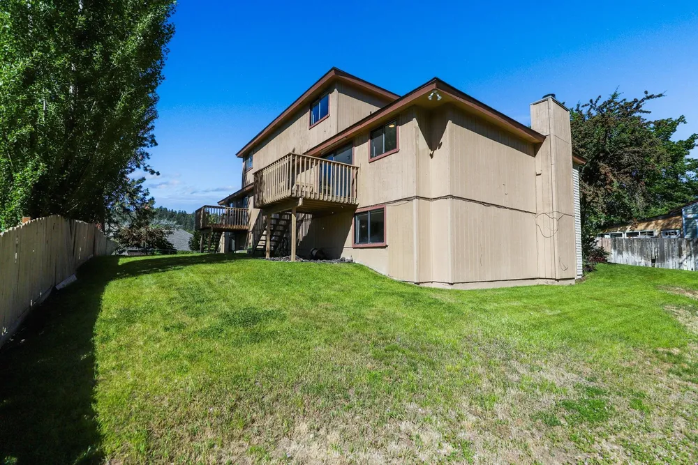 10003 N Stevens Ln, Spokane, WA 99218