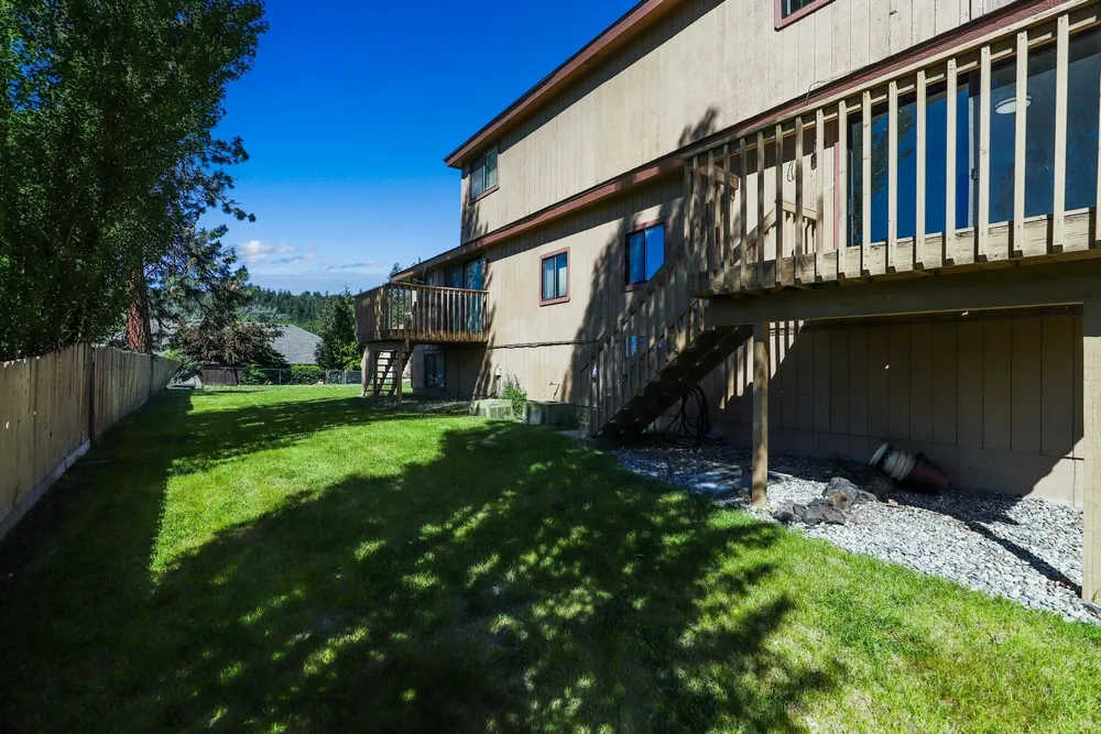 10003 N Stevens Ln, Spokane, WA 99218