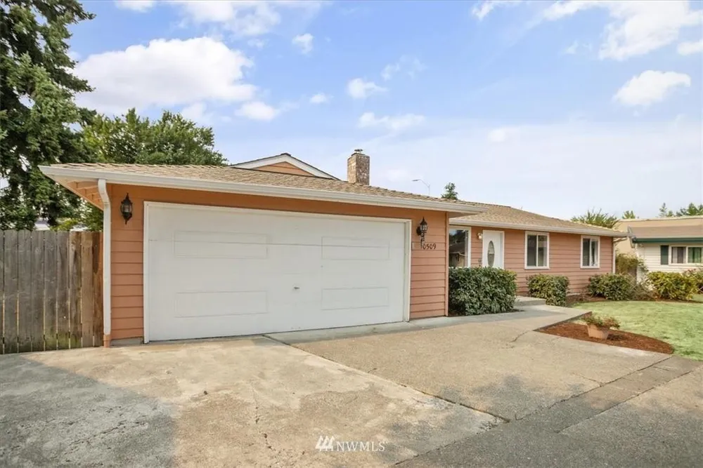 10509 SE 237th St, Kent, WA 98031