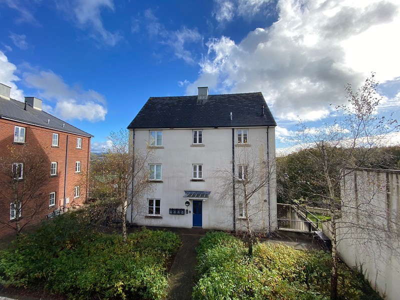 2 bedroom property for sale in Meadow Bank, Llandarcy, Neath, Neath Port Talbot. £126,995