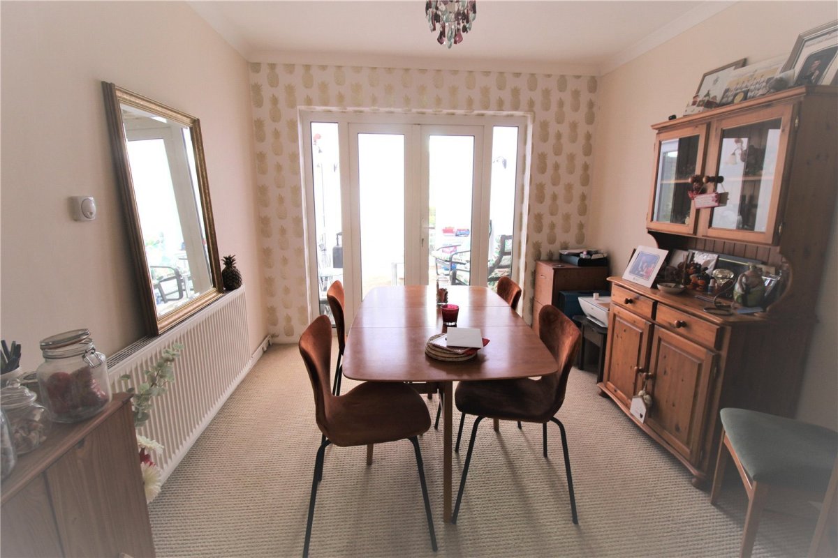 3 bedroom property for sale in Rectory Avenue, Rochford, Essex, SS4