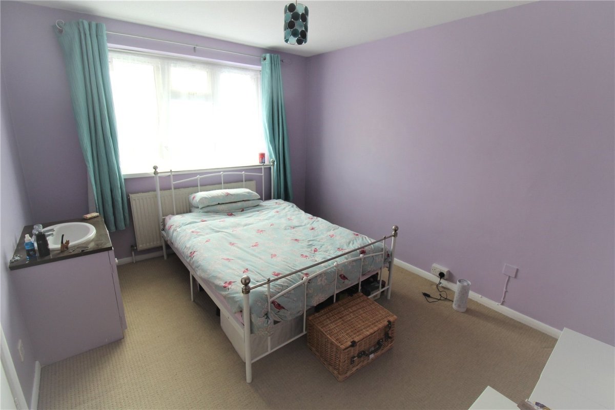 3 bedroom property for sale in Rectory Avenue, Rochford, Essex, SS4
