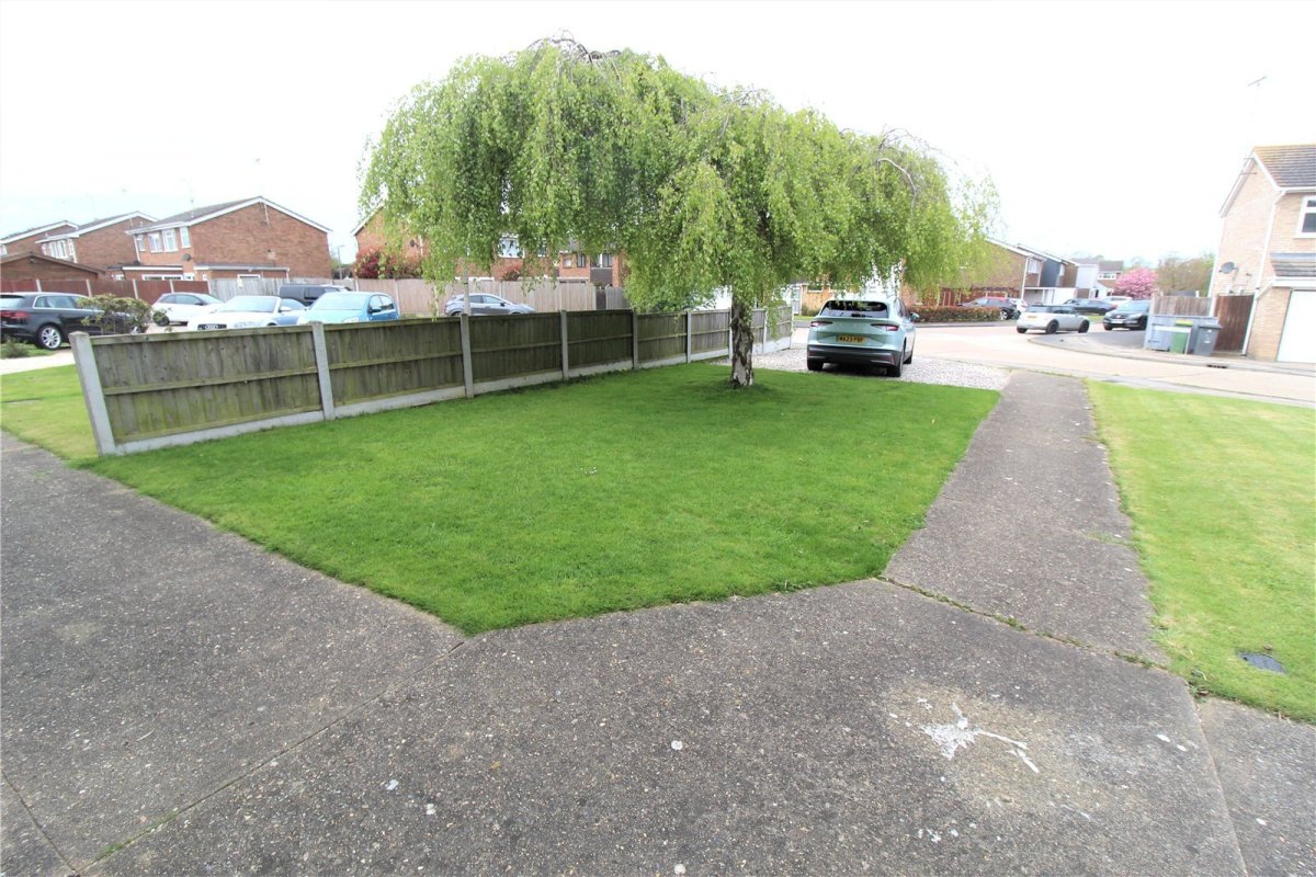 3 bedroom property for sale in Rectory Avenue, Rochford, Essex, SS4