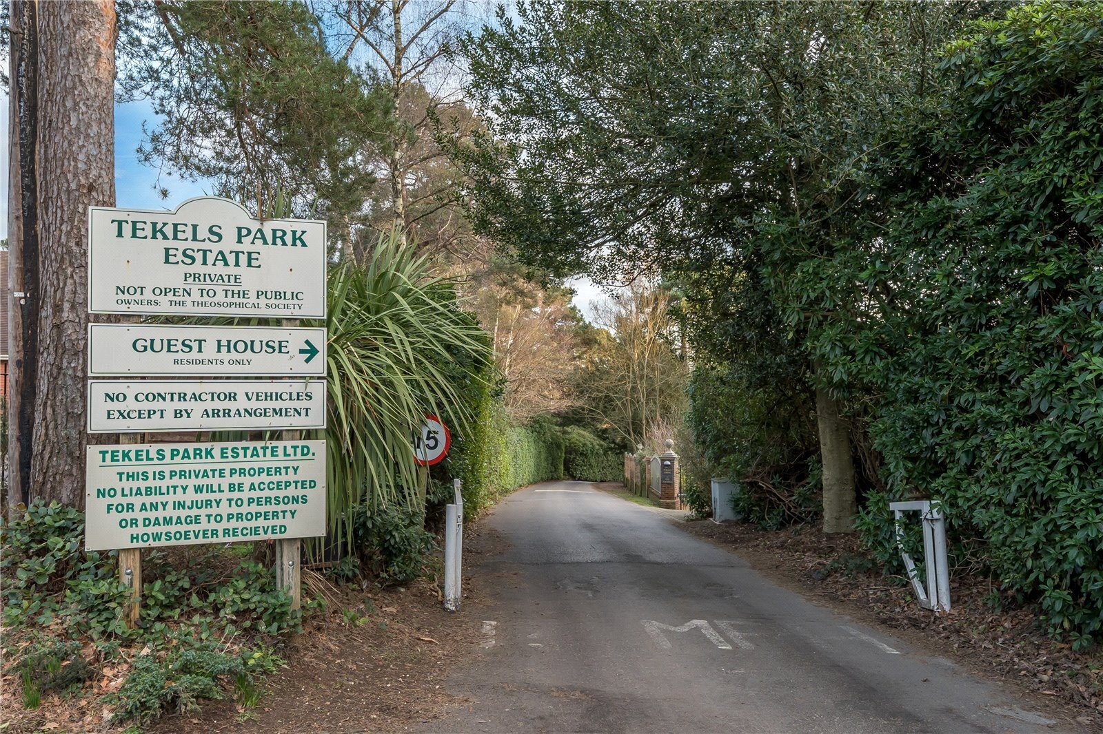 4 bedroom property to let in Dunmar Gardens, Tekels Park, Camberley