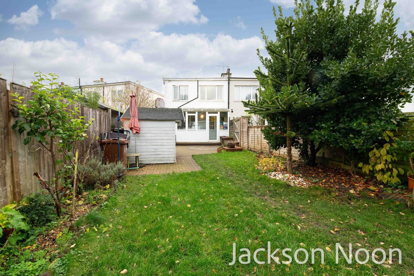 2 bedroom property for sale in Horton Hill, Epsom, KT19 £465,000