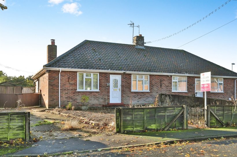 Spinners Close, Swaffham 2 bedroom semidetached bungalow William H