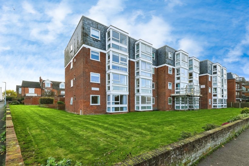 Buckingham Court, Hunstanton 2 bedroom ground floor flat William H