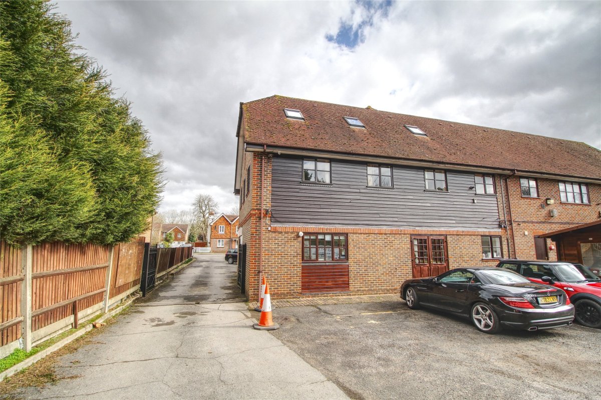 property to let in Horsham Road, Beare Green, Dorking, RH5 £9,000 pa