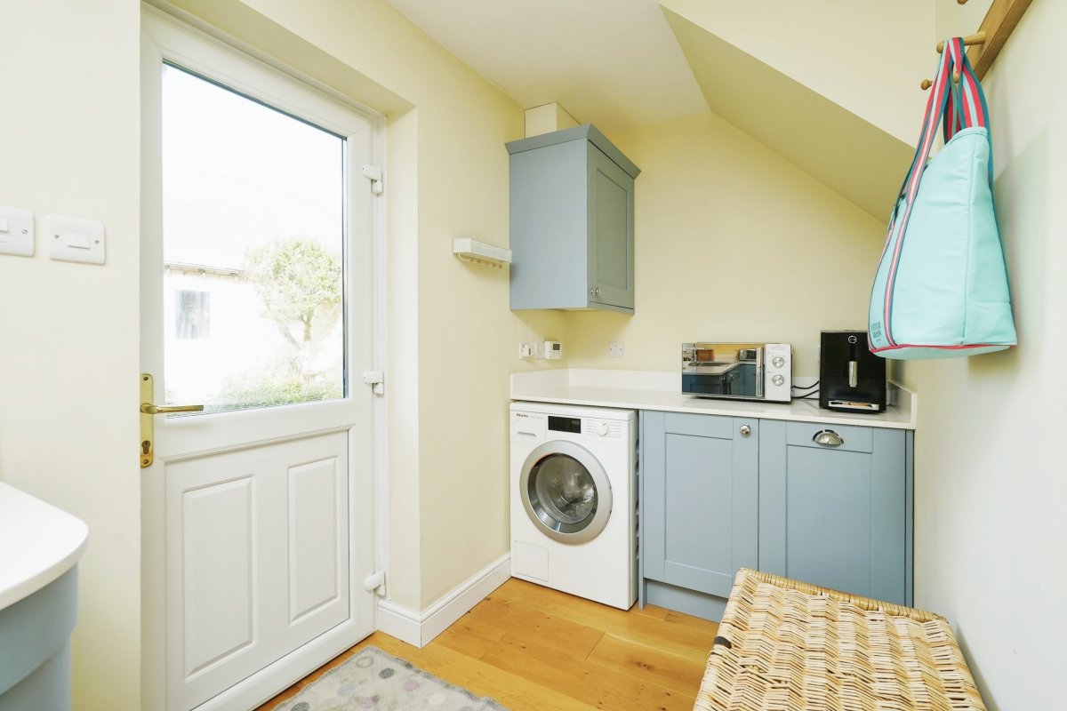 3 bedroom property for sale in Birch Drive, Bradwell Village, Burford