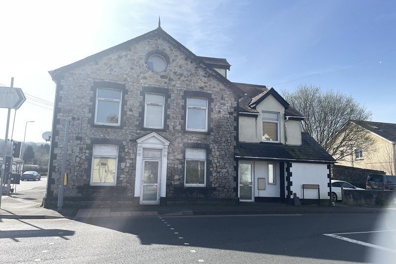 2 bedroom property to let in Heol Cennen, Ffairfach, Llandeilo