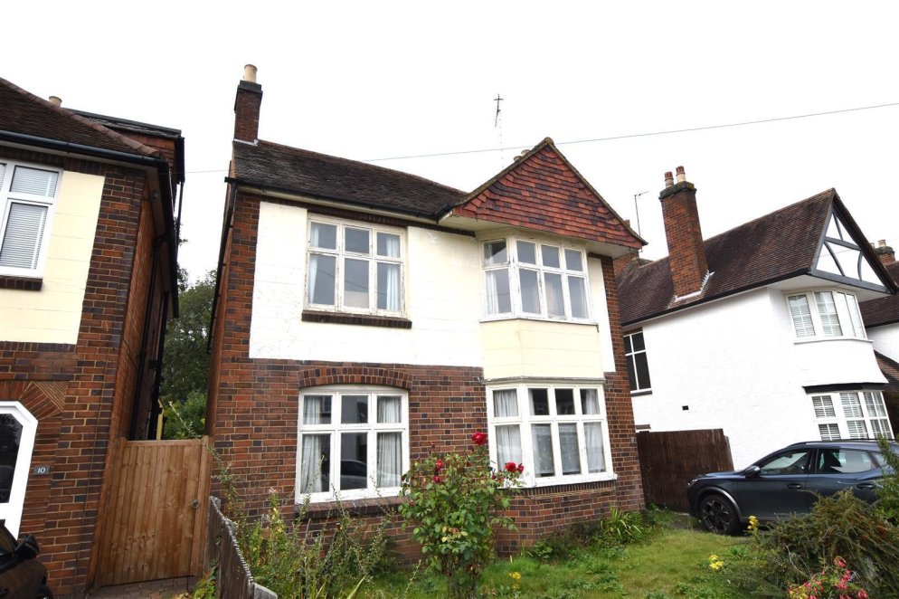 3 bedroom property for sale in Hillcrest Avenue, Market Harborough £